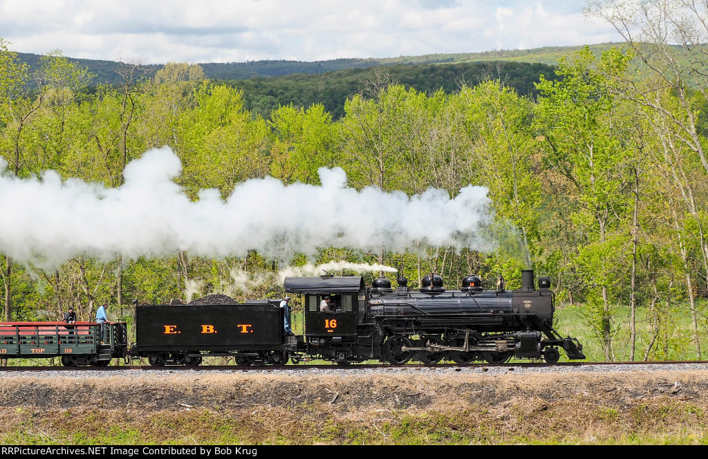 EBT 16 in profile northbound on the high fill